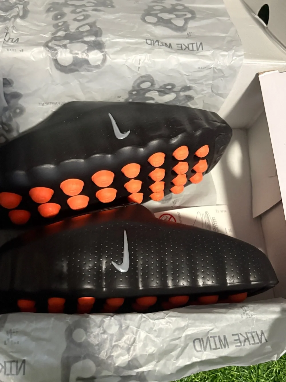 Black Nike mind slides